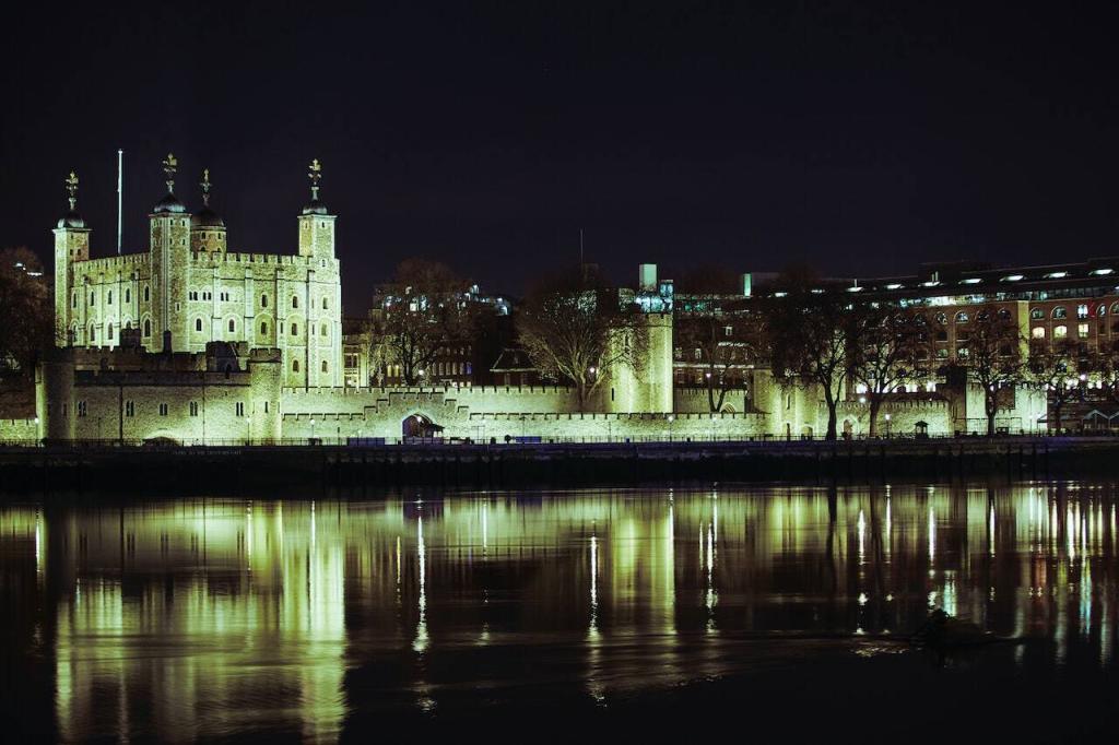 tower of london trips around the world